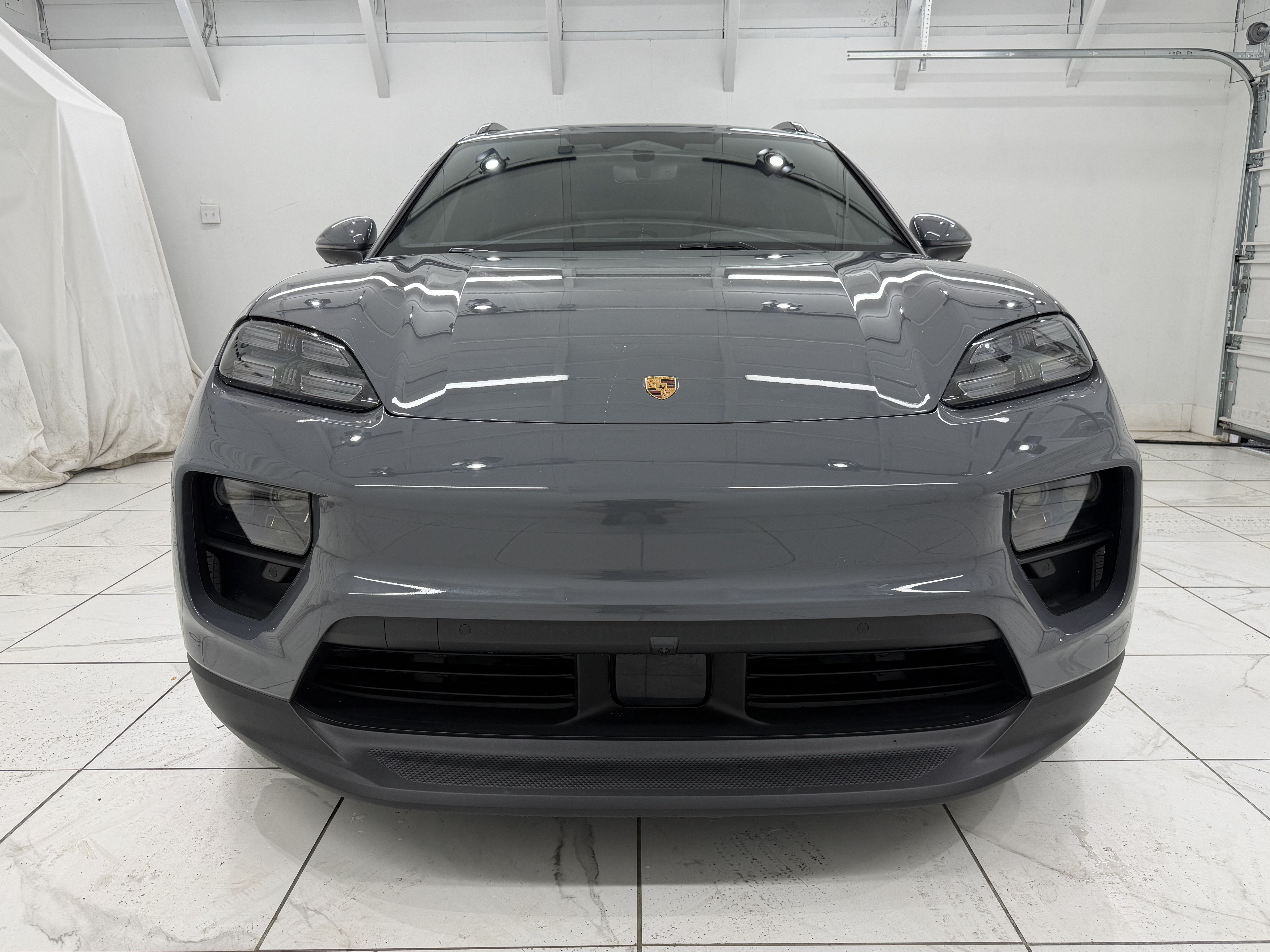 Used 2025 Porsche Macan 4S Electric AWD/4WD image 9