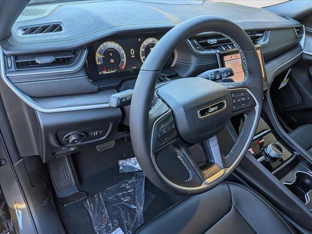New 2025 Jeep Grand Cherokee Limited w/ Black Appearance Package image 3