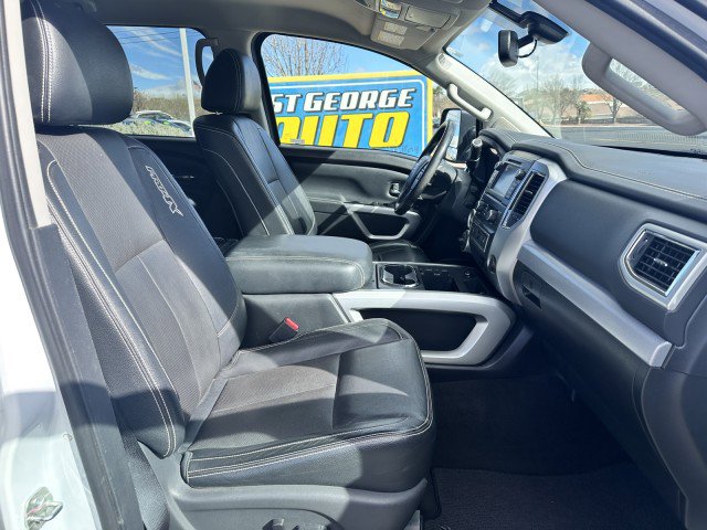 Used 2019 Nissan Titan PRO-4X w/ Pro-4x Convenience Package image 19