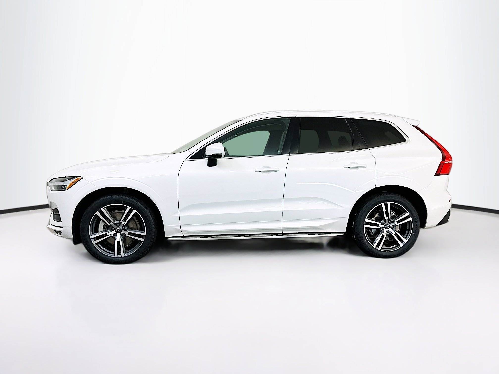 Used 2021 Volvo XC60 T6 Momentum w/ Protection Package Premier AWD/4WD image 4