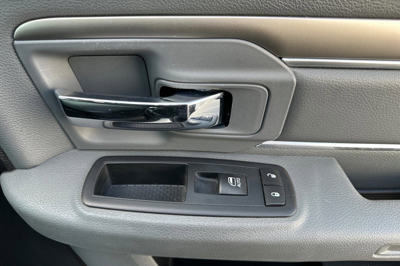 Used 2017 RAM 1500 Classic SLT image 20