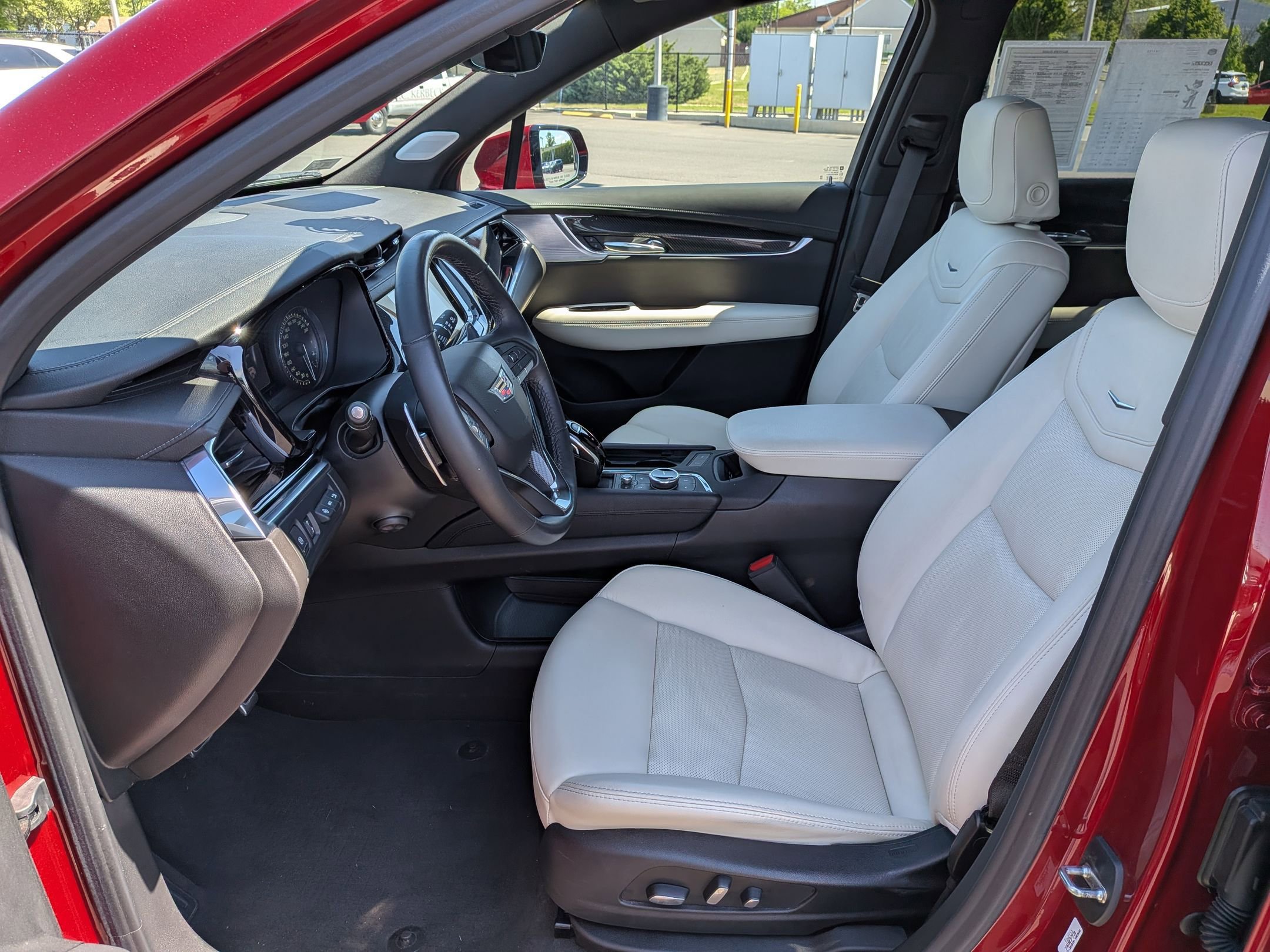 Certified 2023 Cadillac XT6 Sport w/ Technology Package AWD/4WD image 19
