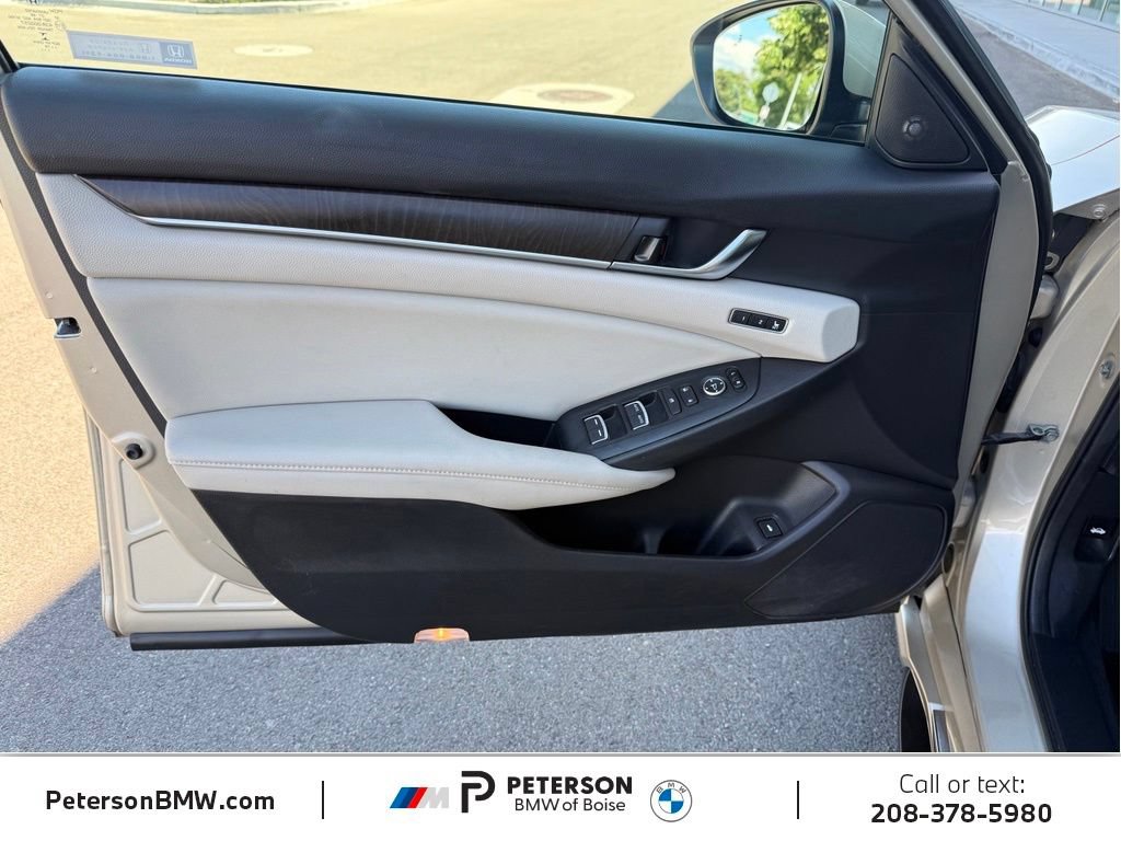 Used 2018 Honda Accord Touring image 12