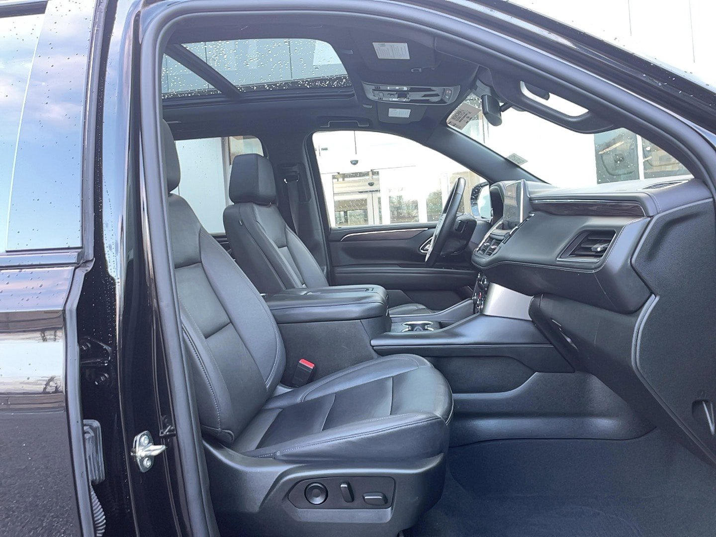 Used 2023 Chevrolet Suburban Z71 w/ Luxury Package AWD/4WD image 28