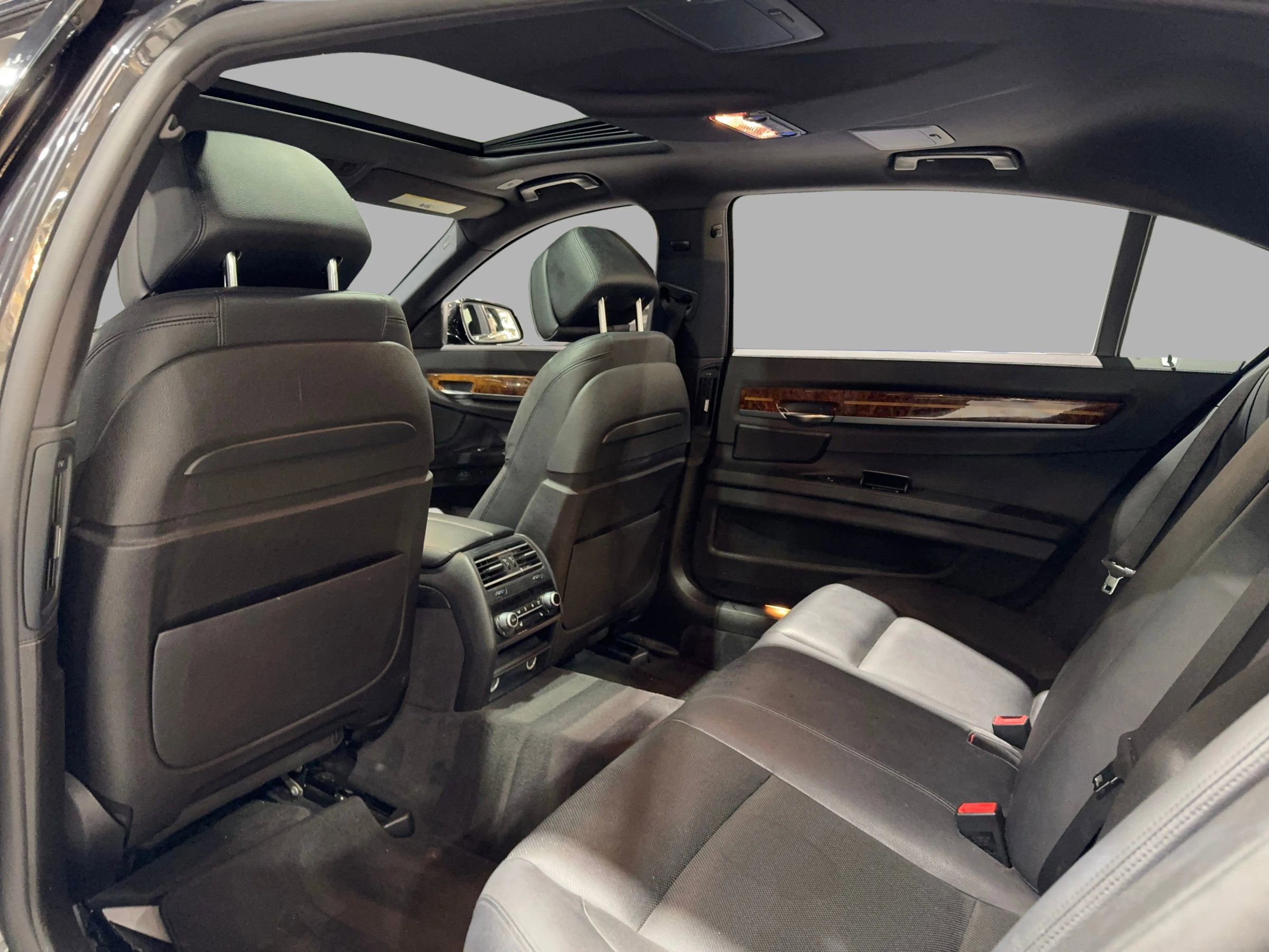 Used 2013 BMW 740Li image 25