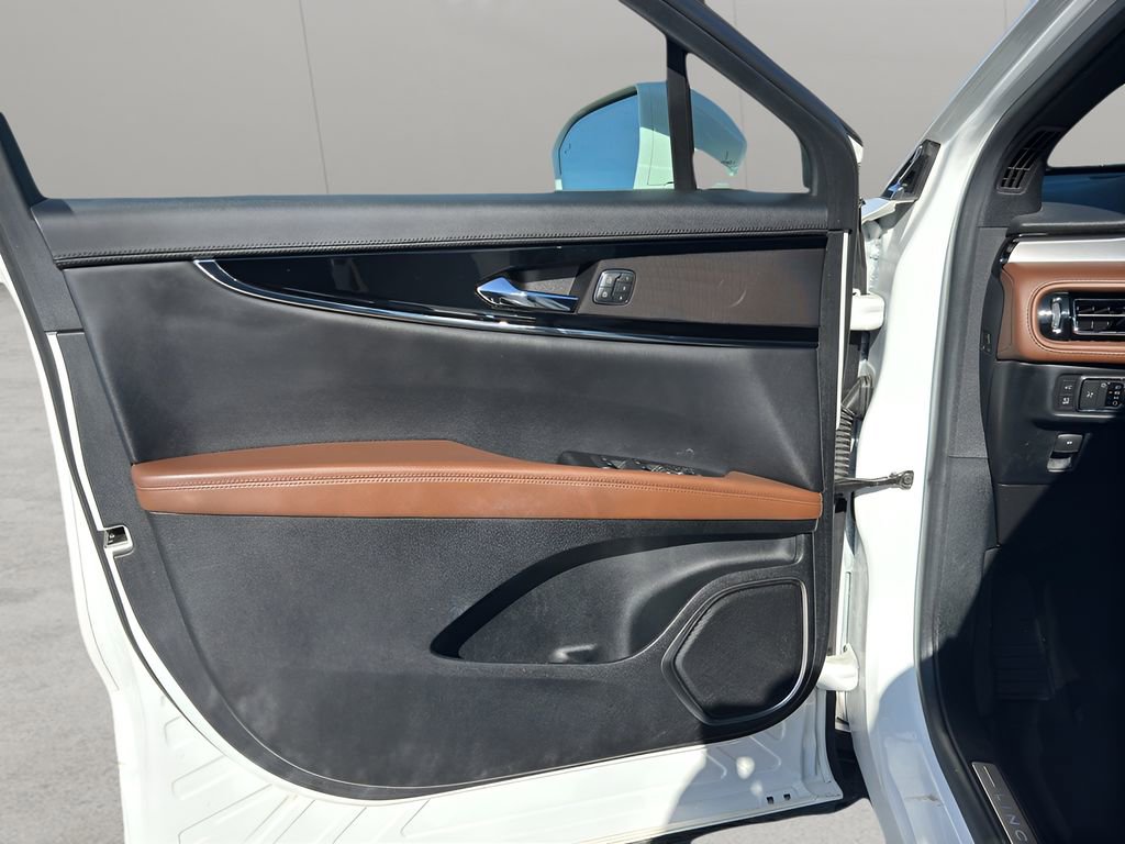 Used 2022 Lincoln Nautilus Reserve image 10