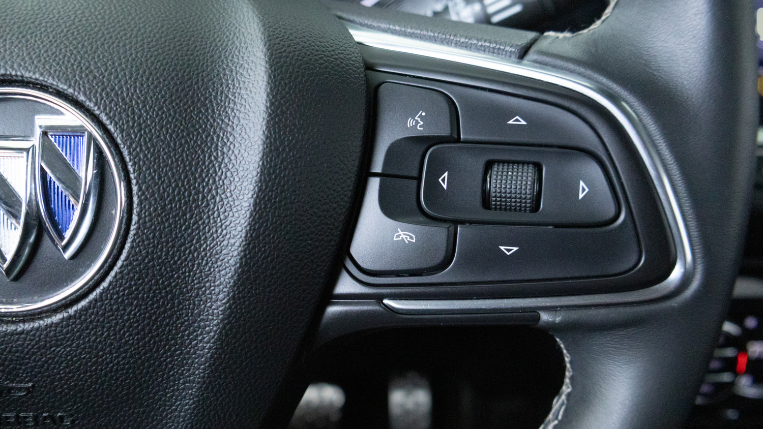 Used 2023 Buick Encore GX Select w/ Sport Touring Package FWD image 19