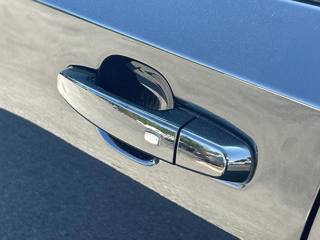 Used 2023 GMC Terrain SLT w/ Infotainment Package II AWD/4WD image 16