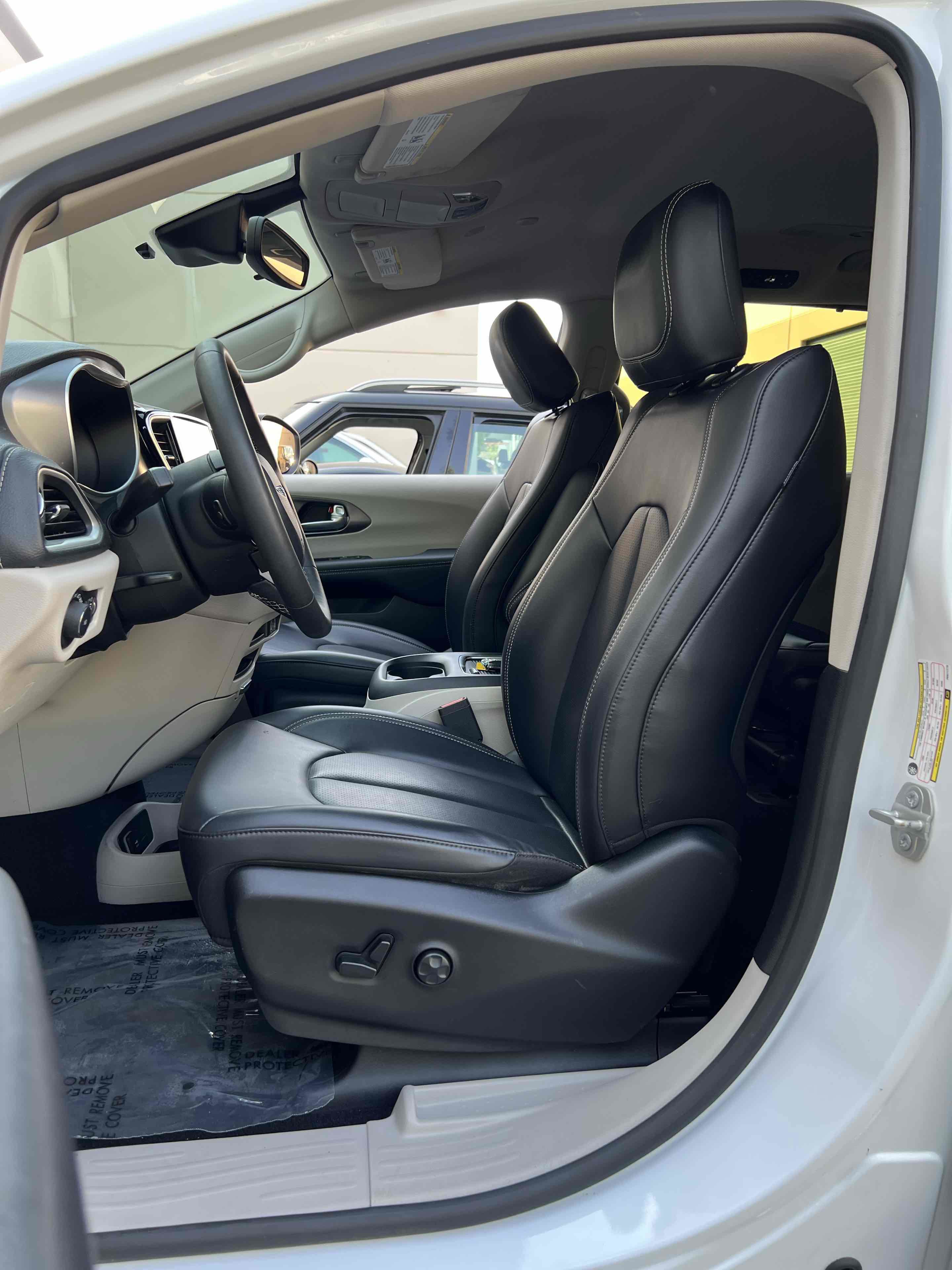 Used 2023 Chrysler Pacifica Touring-L FWD image 78