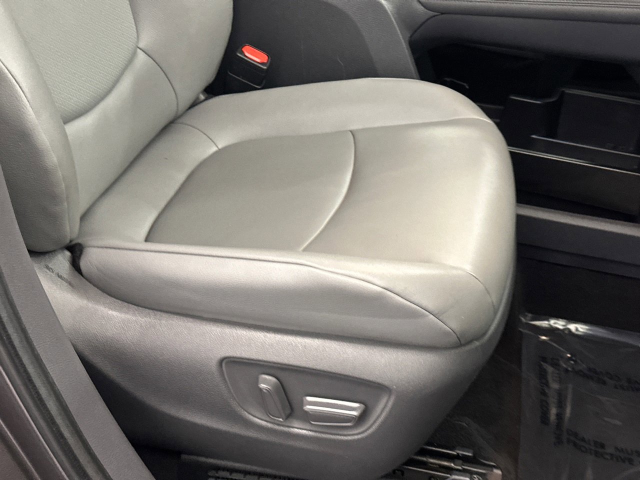 Used 2021 Toyota Sienna XLE image 12