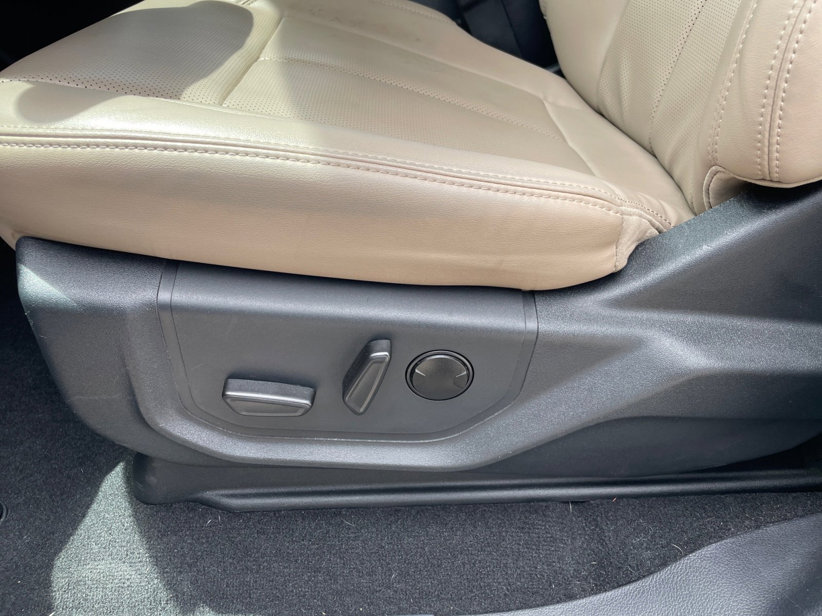 Used 2024 Ford Expedition XLT RWD image 14