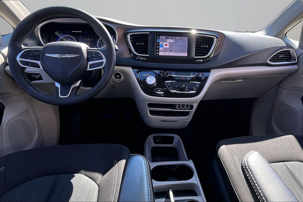 Used 2024 Chrysler Voyager LX FWD image 7