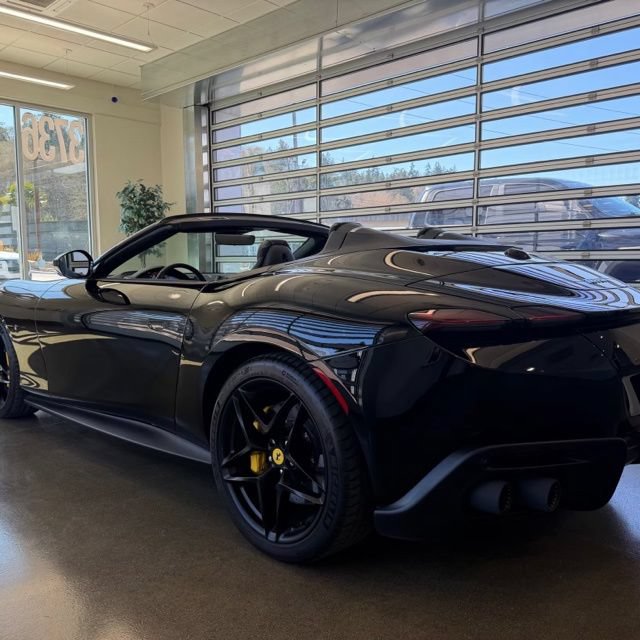 Used 2025 Ferrari Roma Spider RWD image 5