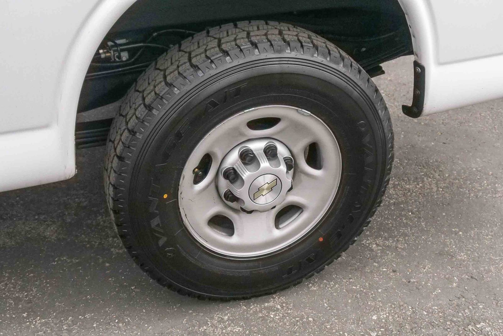 Used 2022 Chevrolet Express 2500 w/ Driver Convenience Package image 6