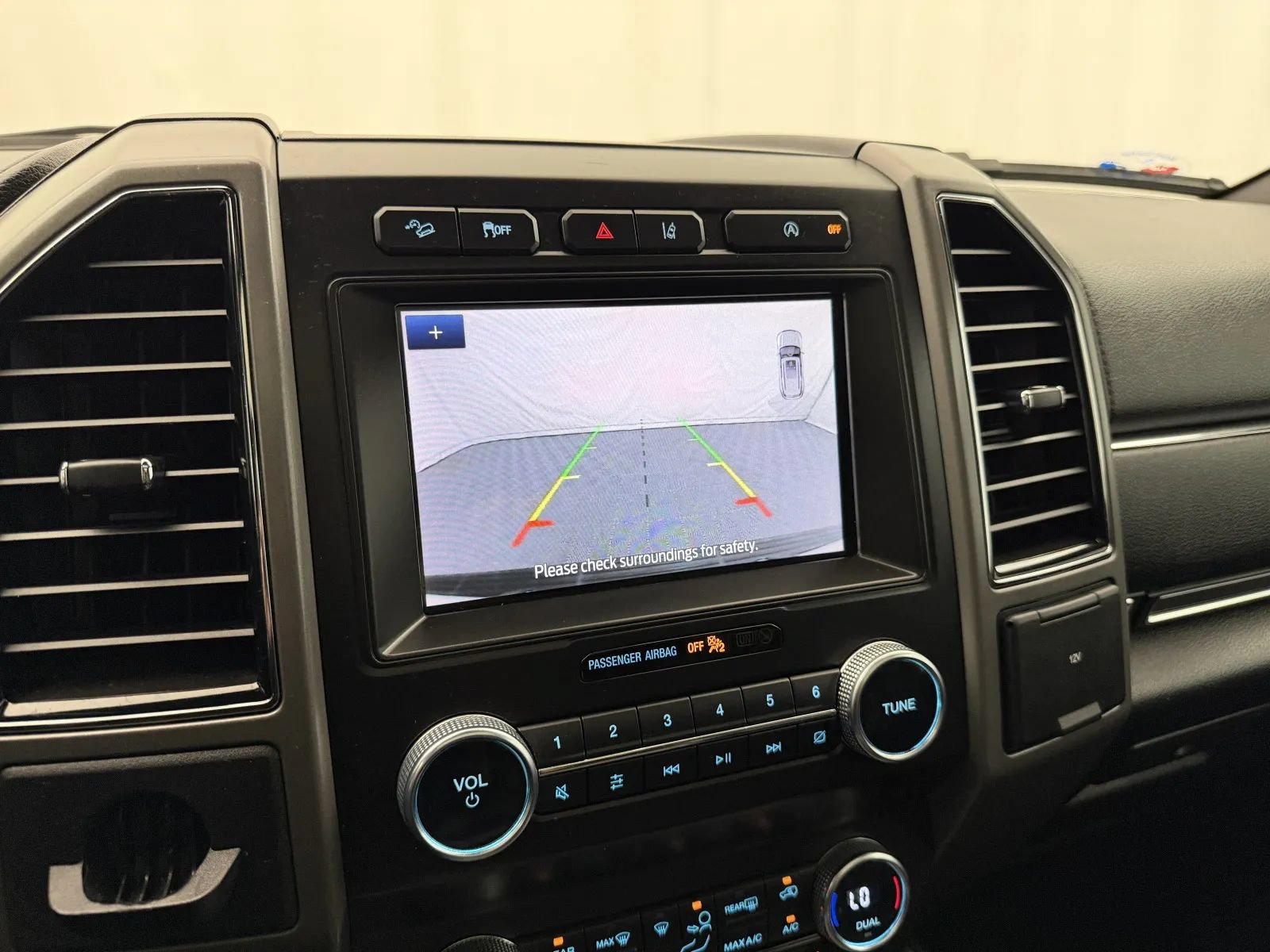 Used 2020 Ford Expedition XLT w/ Equipment Group 202A AWD/4WD image 22