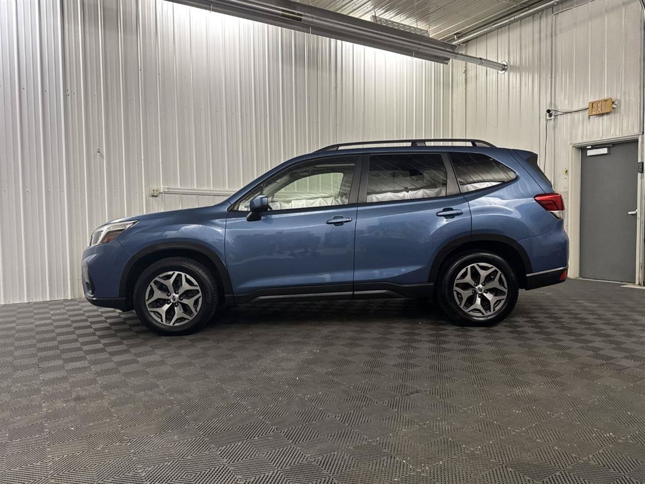 Used 2019 Subaru Forester Premium AWD/4WD image 2