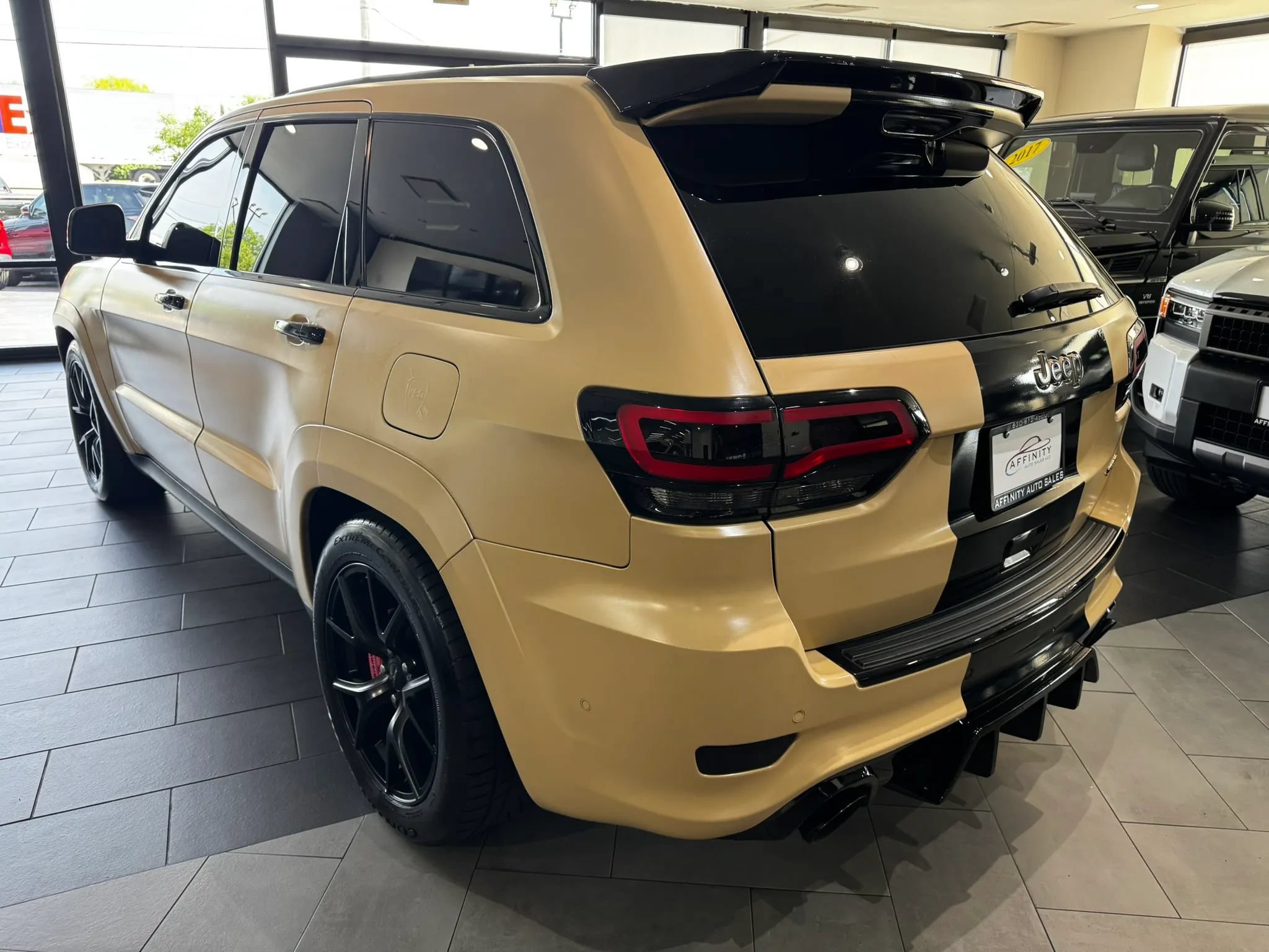 Used 2018 Jeep Grand Cherokee SRT AWD/4WD image 3