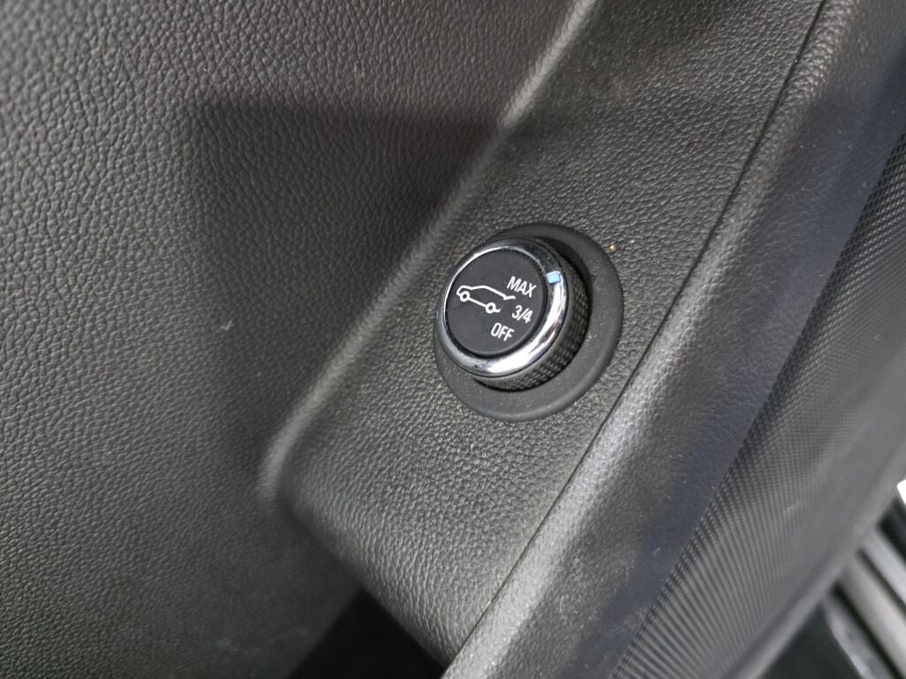 Used 2022 Chevrolet Traverse LT FWD image 19