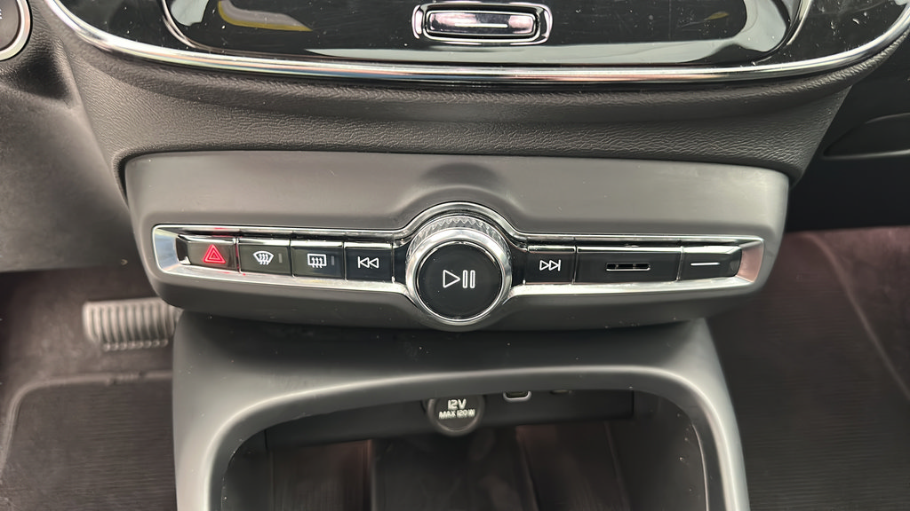Used 2023 Volvo XC40 B5 Plus w/ Climate Package AWD/4WD image 19