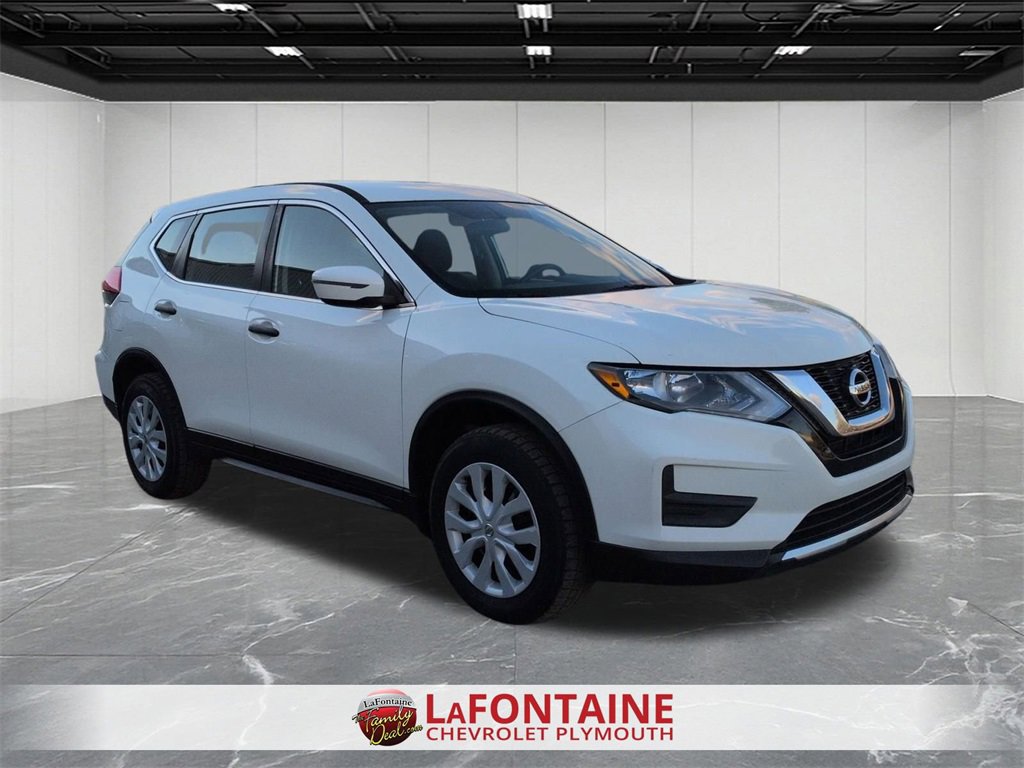Used 2017 Nissan Rogue S image 2
