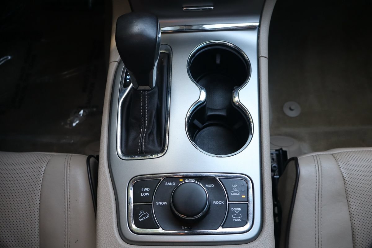 Used 2018 Jeep Grand Cherokee Overland AWD/4WD image 36