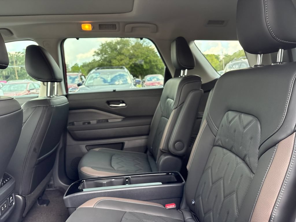 New 2026 Nissan Pathfinder Platinum FWD image 21