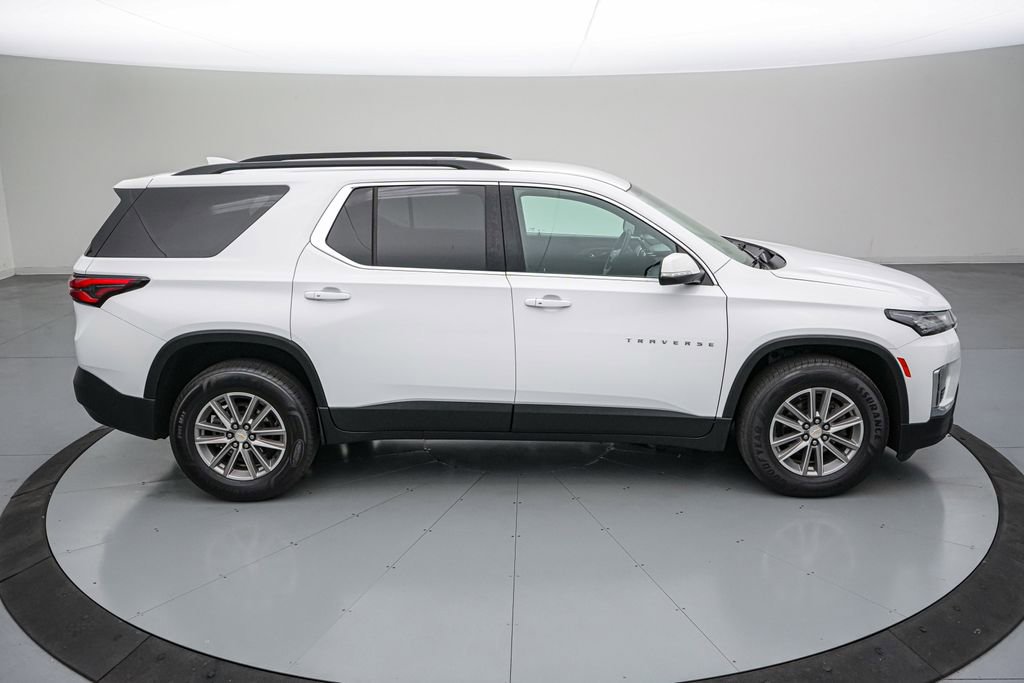 Used 2023 Chevrolet Traverse LT FWD image 3