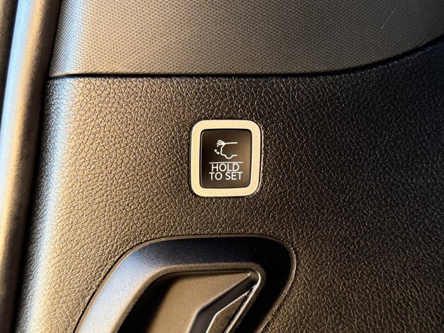 Used 2023 Jeep Wagoneer Series II image 12