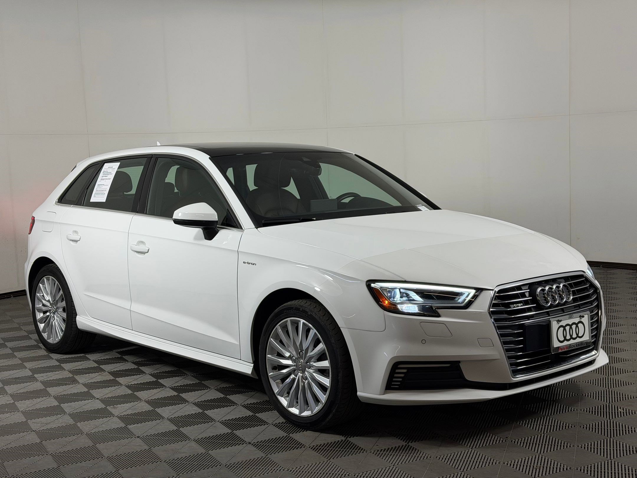 Used 2018 Audi A3 e-tron Prestige FWD image 7