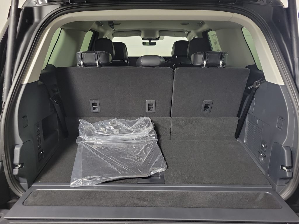 New 2027 Lincoln Navigator Premiere RWD image 9