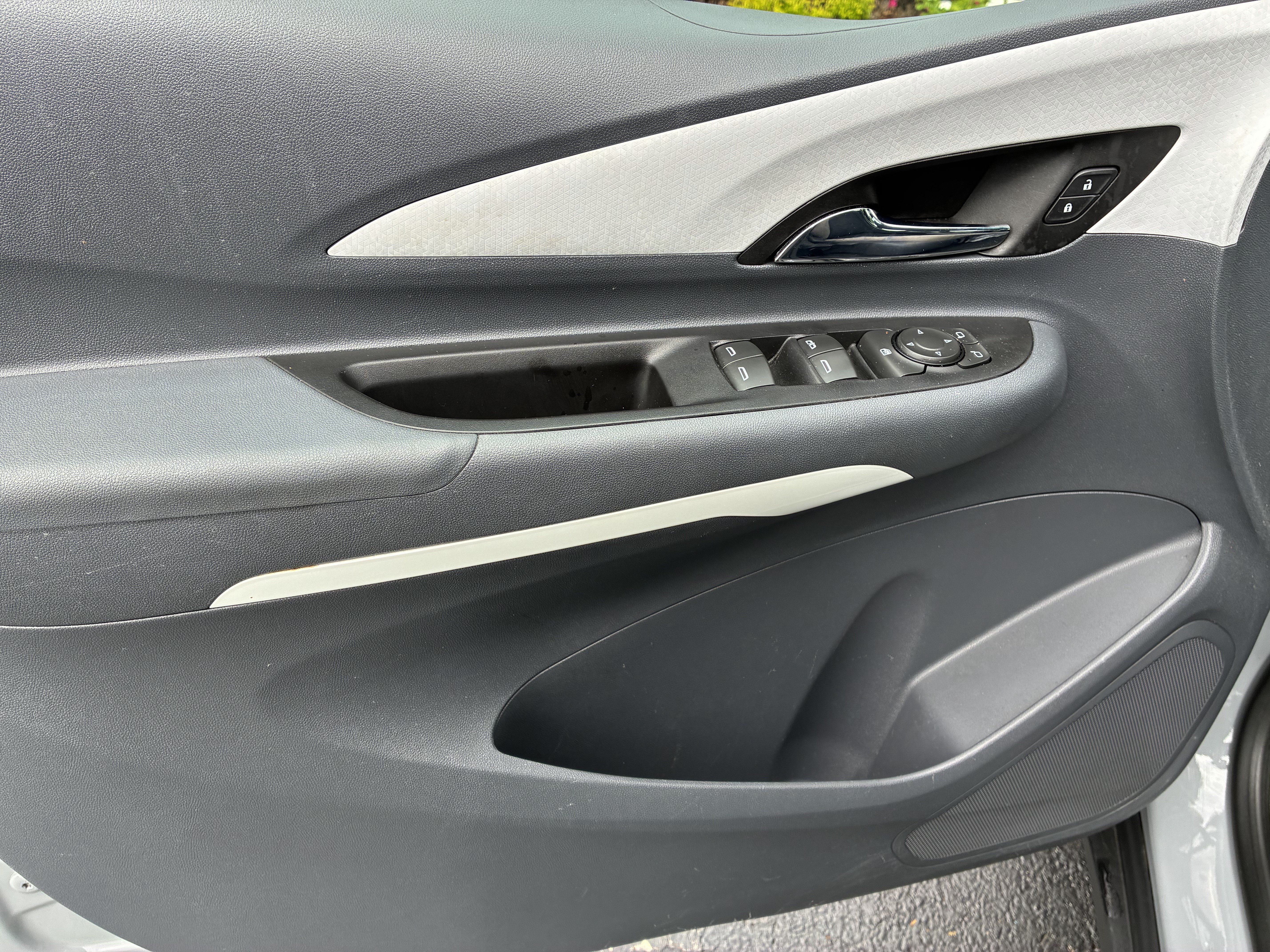 Used 2020 Chevrolet Bolt LT FWD image 22