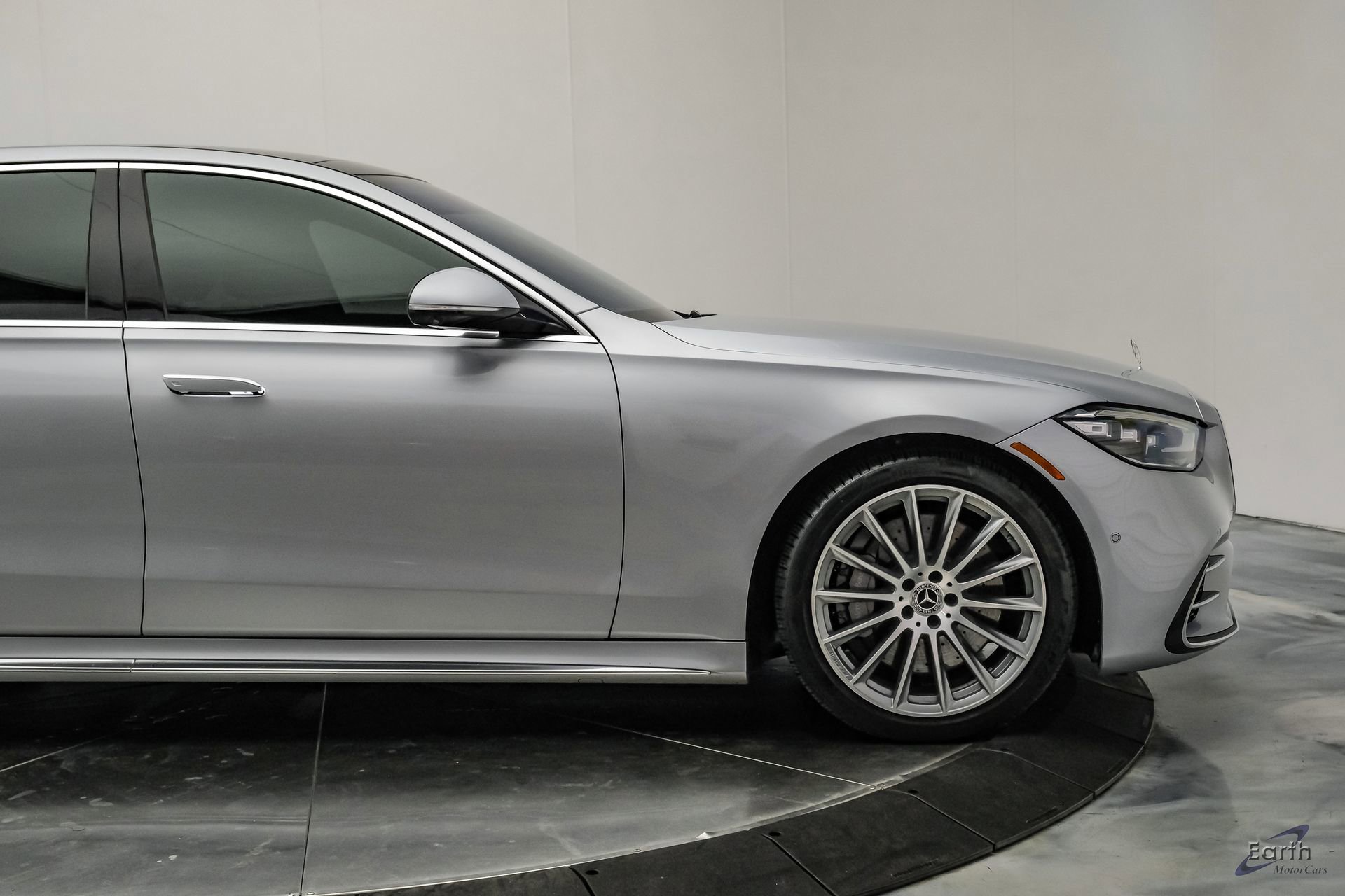 Used 2022 Mercedes-Benz S 580 4MATIC Sedan w/ AMG Line Package image 28
