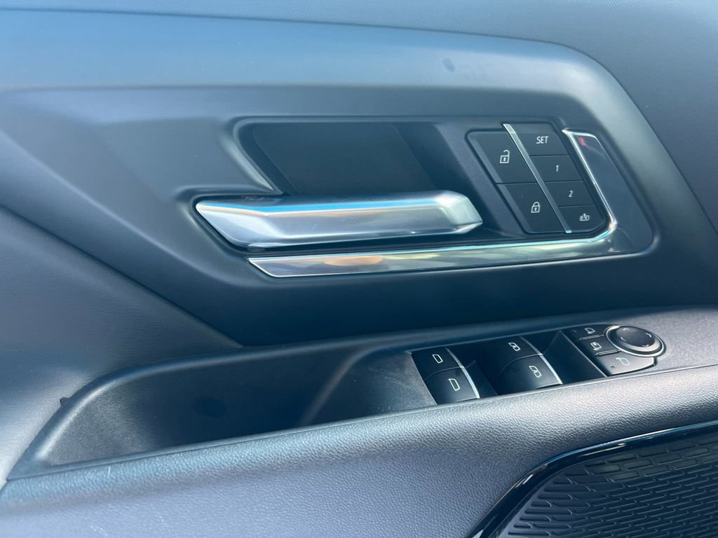 Used 2025 Chevrolet Silverado EV RST AWD/4WD image 10