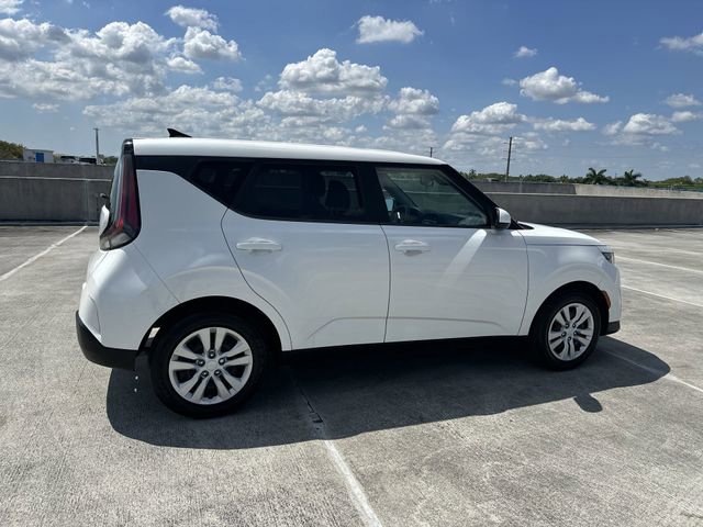 Used 2023 Kia Soul LX image 21