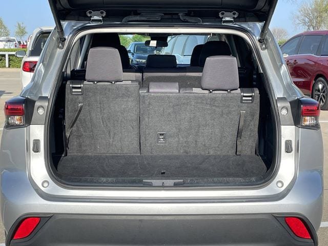 Used 2024 Toyota Highlander LE image 29