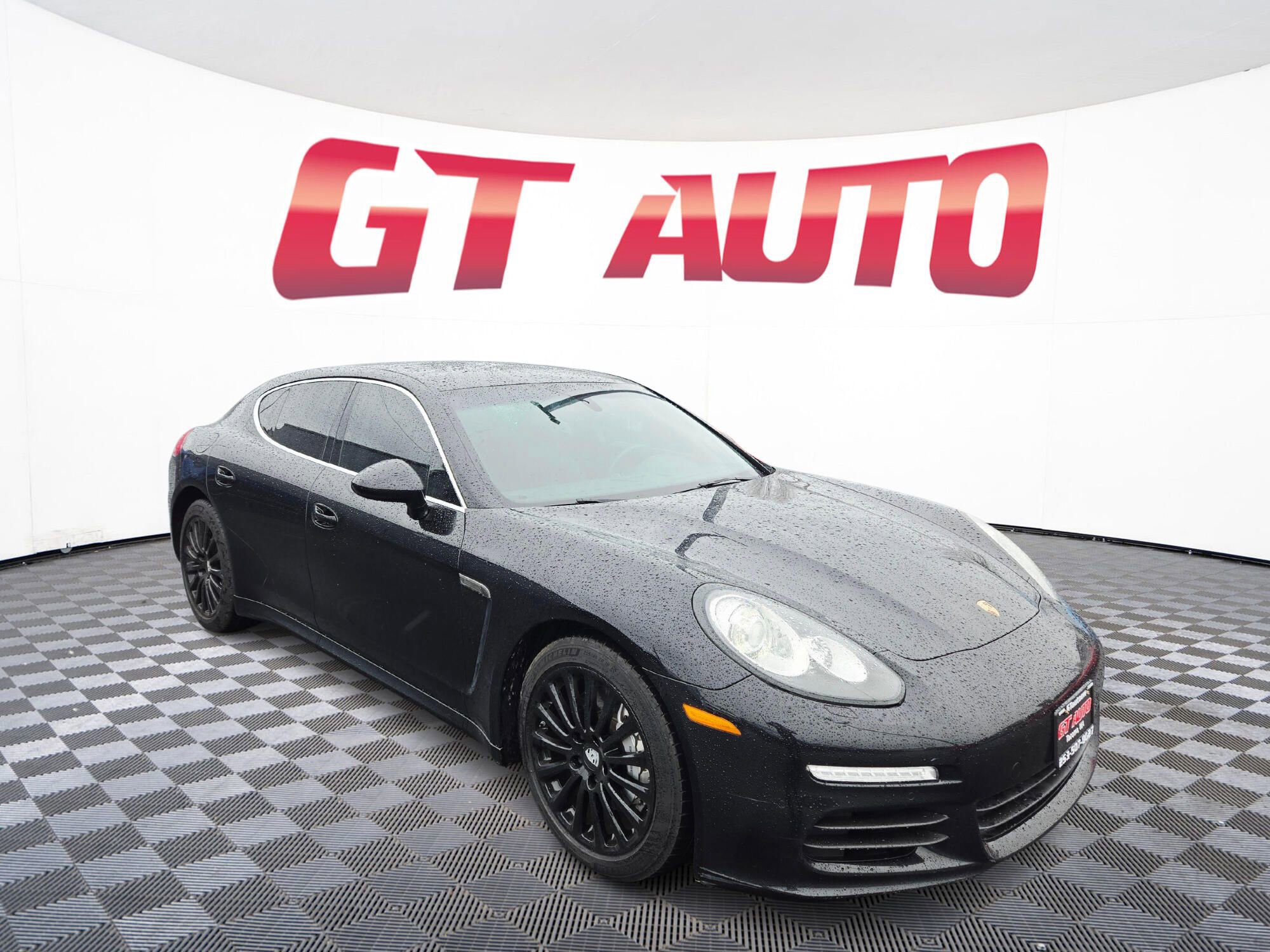 Used 2014 Porsche Panamera 4S image 1