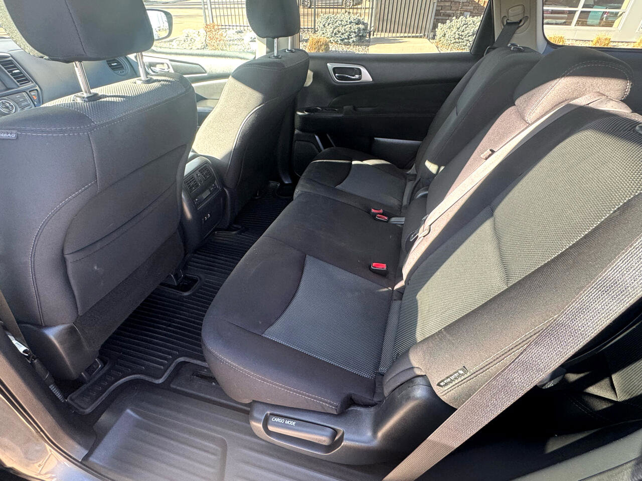 Used 2019 Nissan Pathfinder S image 14