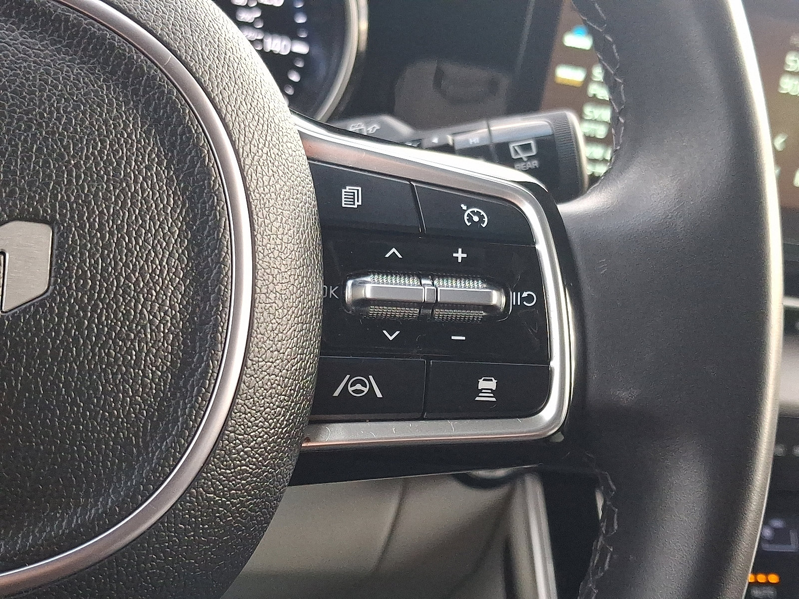 Certified 2023 Kia Carnival EX image 23