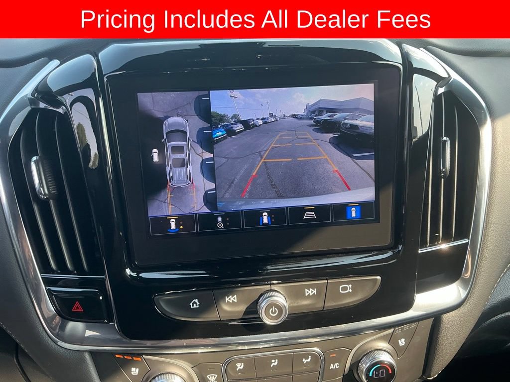 Used 2023 Chevrolet Traverse Premier FWD image 13