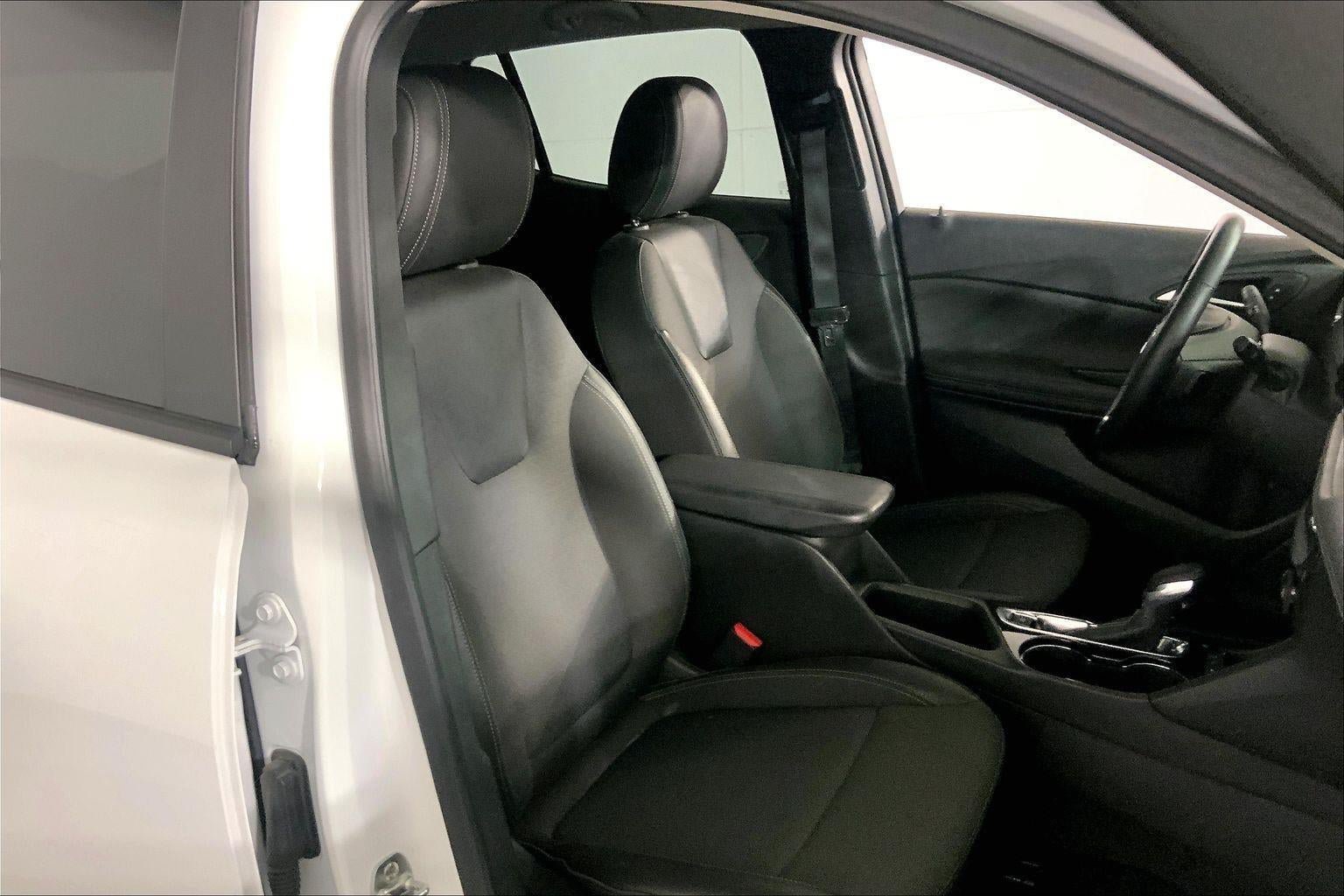 Used 2025 Buick Encore GX Preferred AWD/4WD image 7