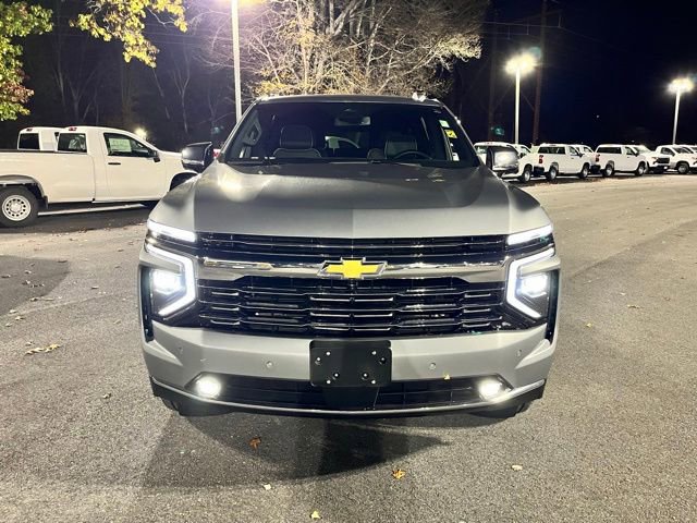 Used 2025 Chevrolet Suburban Premier AWD/4WD image 3