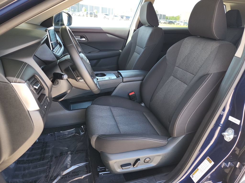 Used 2025 Nissan Rogue SV FWD image 13