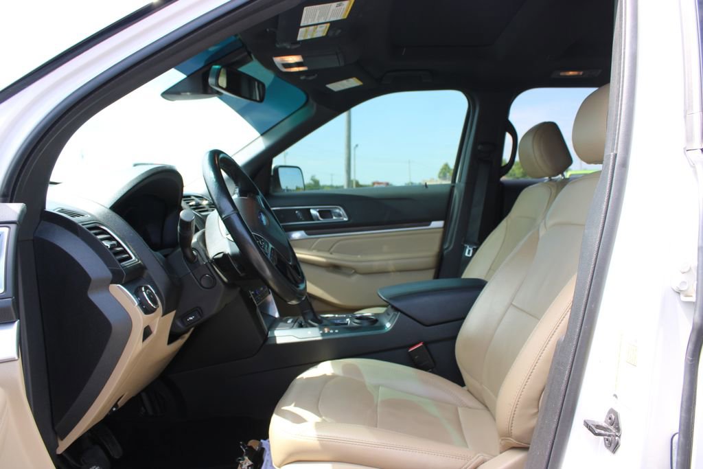 Used 2017 Ford Explorer Limited w/ Equipment Group 301A FWD image 24