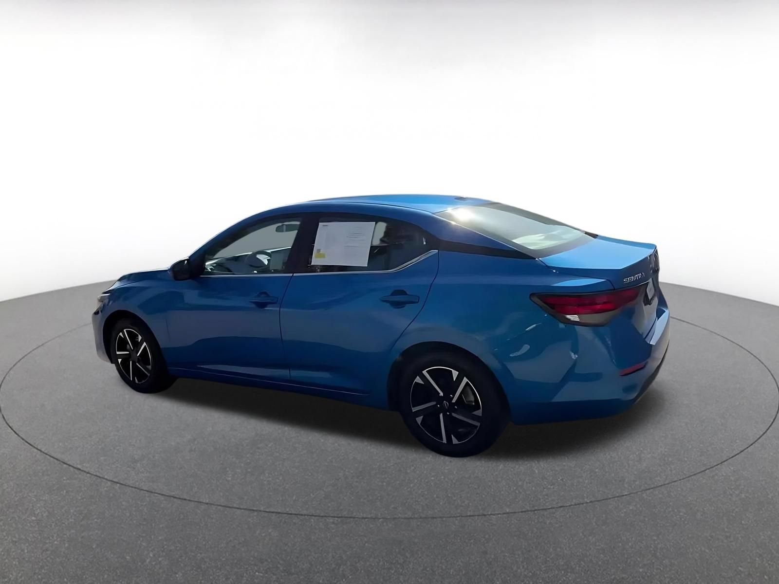 Used 2025 Nissan Sentra SV FWD image 10