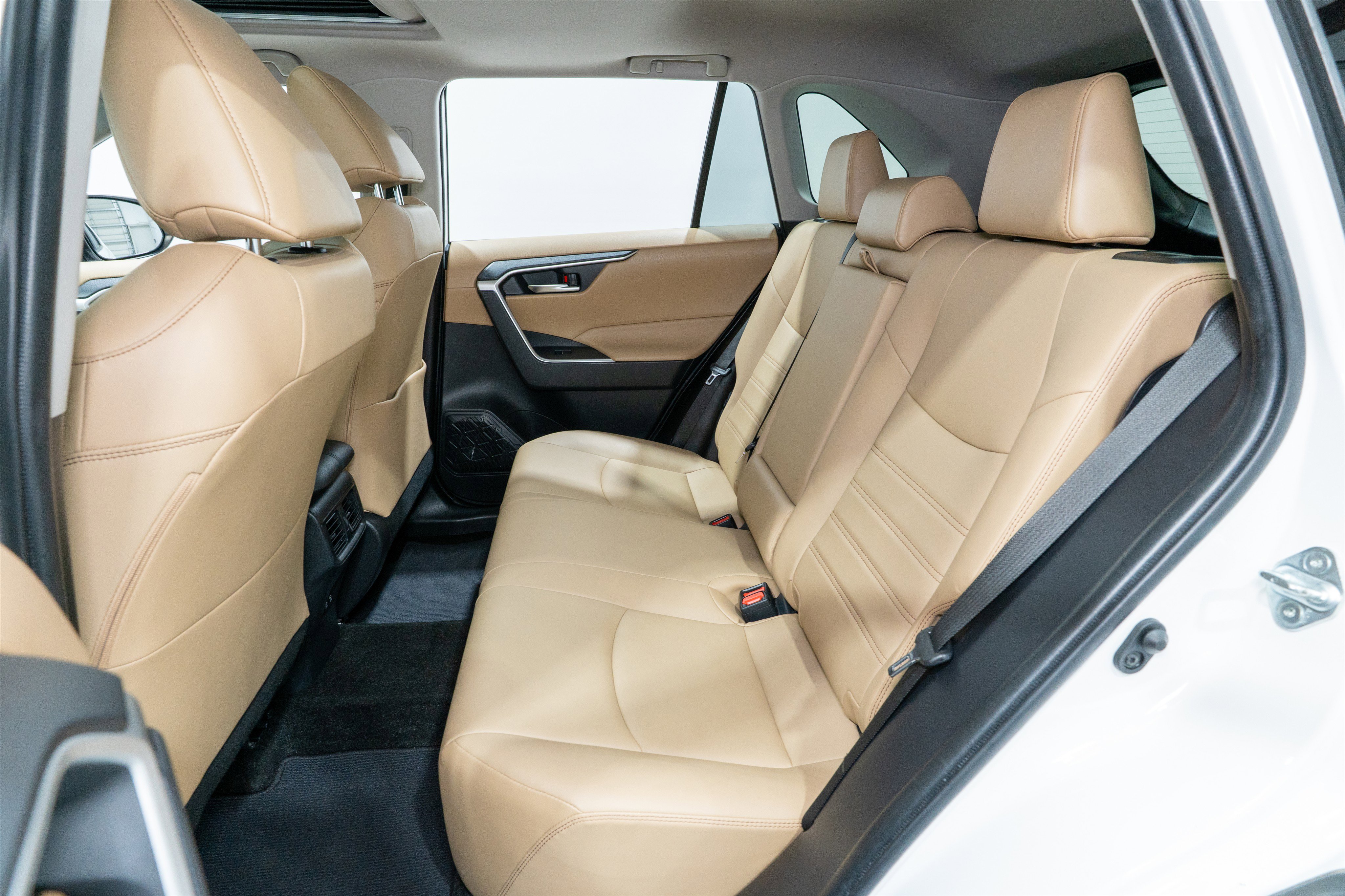 Used 2019 Toyota RAV4 XLE Premium image 29