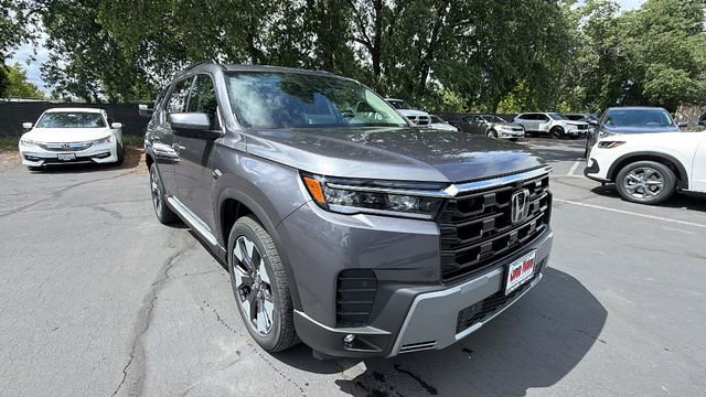 New 2026 Honda Pilot Touring image 2