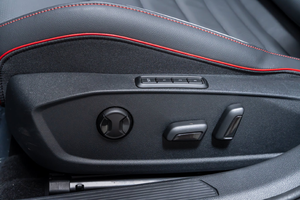 Used 2025 Volkswagen GTI Autobahn FWD image 25