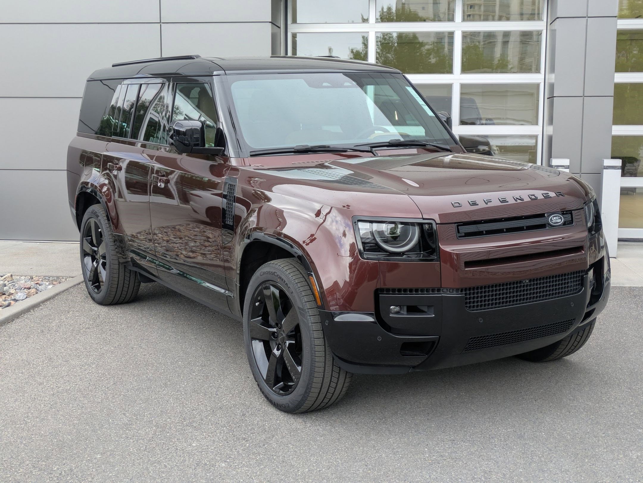 New 2026 Land Rover Defender 130 X-Dynamic SE AWD/4WD image 3