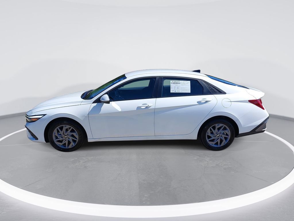 Used 2025 Hyundai Elantra Hybrid FWD image 8