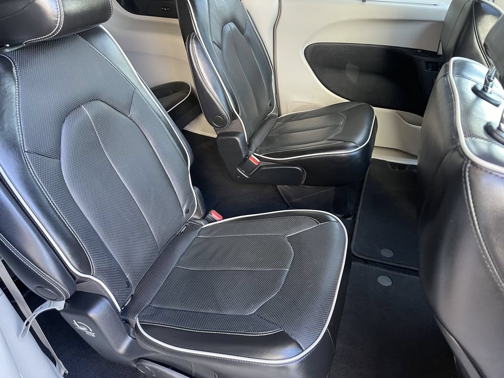 Used 2022 Chrysler Pacifica Limited FWD image 28